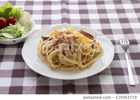 delicious looking carbonara 119363719
