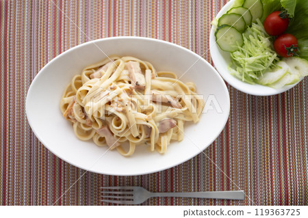 delicious looking carbonara 119363725