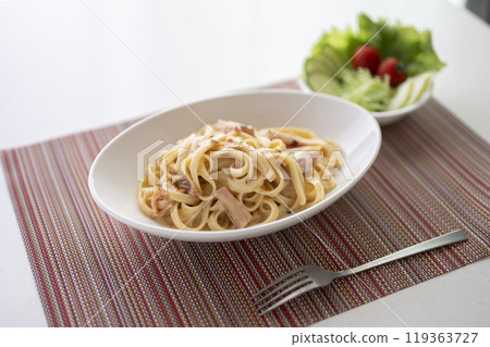 delicious looking carbonara 119363727