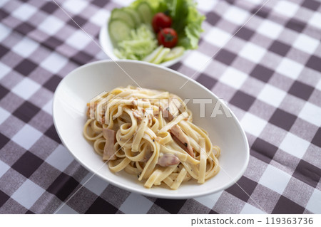 delicious looking carbonara 119363736
