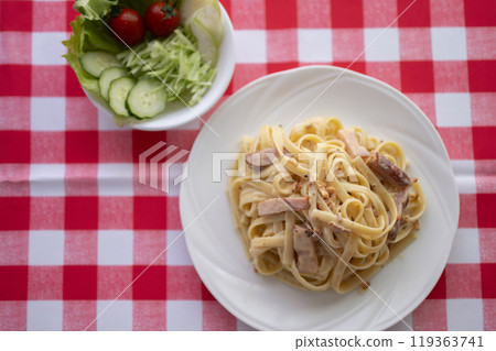 delicious looking carbonara 119363741