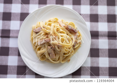 Delicious carbonara 119364004