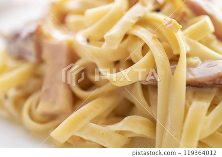 Delicious carbonara 119364012