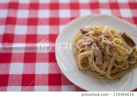 Delicious carbonara 119364018