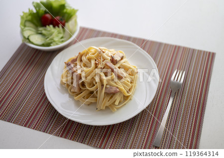 Delicious carbonara 119364314
