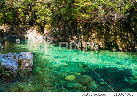 [Nagano Prefecture] Atera Valley, near Rokudan Falls 119364365