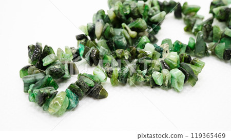 Emerald 119365469