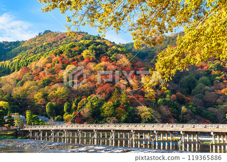 京都嵐山秋季渡月橋 京都嵐山秋季渡月橋 119365886