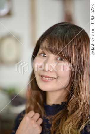Young lady's portrait Young lady's portrait 119366288