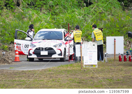 Preparations for the start of the gravel SS of the car race rally 119367599