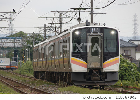 Shin-Etsu Main Line E129 series (4-car train: Nagaoka⇔Niigata) 119367902