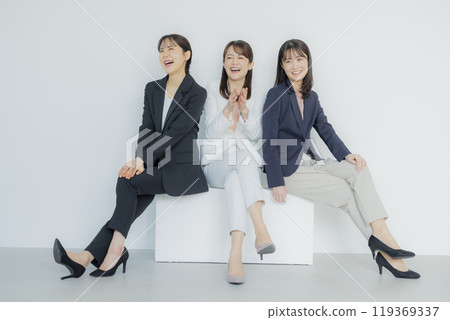 Young business woman working in the office Young business woman working in the office 119369337