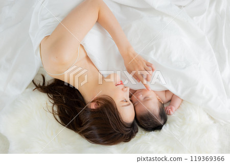 Baby and mother 119369366