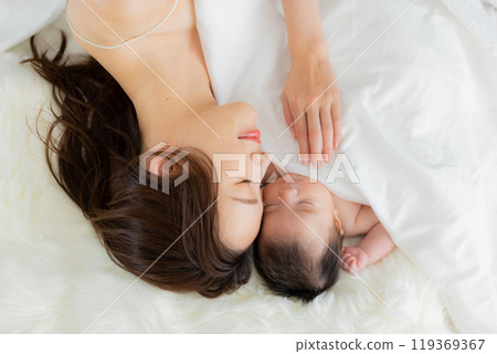 Baby and mother 119369367