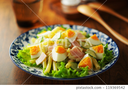 通心粉沙拉佐水煮蛋和火腿 通心粉沙拉佐水煮蛋和火腿 119369542