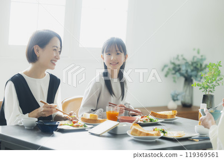 家庭餐桌圖片 家庭餐桌圖片 119369561