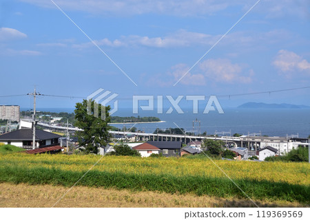 大津市、JR滋賀站和梯田風景 119369569
