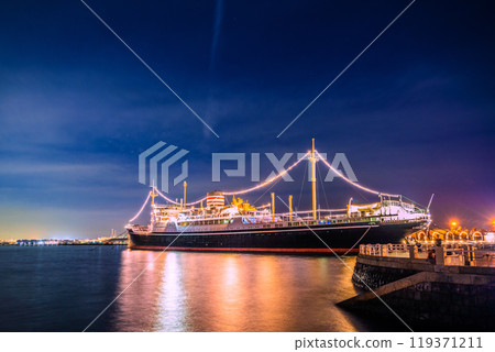 日本橫濱市景，俯瞰山下公園和博物館船“冰川丸” 119371211