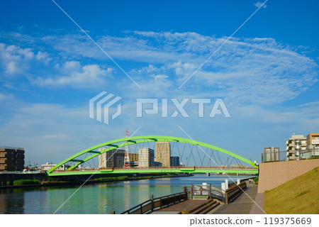 Kodai Bridge and the scenery reflected on the water at dusk Kodai Bridge and the scenery reflected on the water at dusk 119375669