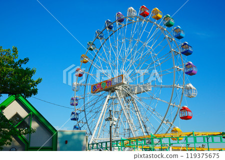 Arakawa Amusement Park Ferris wheel close-up at dusk 119375675