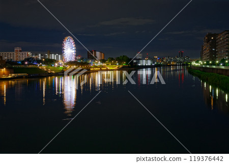 Arakawa Amusement Park's Ferris wheel and the scenery reflected in the Sumida River, night view, illuminated Arakawa Amusement Park's Ferris wheel and the scenery reflected in the Sumida River, night view, illuminated 119376442