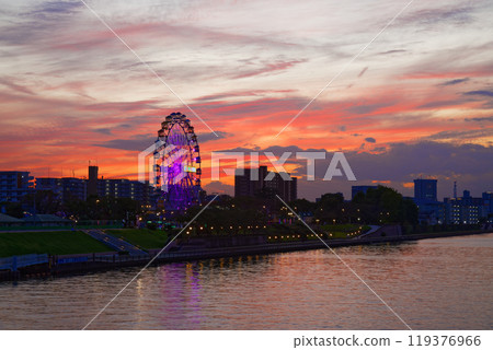 Arakawa Amusement Park's Ferris wheel and the scenery reflected in the Sumida River. Evening scenery, sunset, night view, light-up Arakawa Amusement Park's Ferris wheel and the scenery reflected in the Sumida River. Evening scenery, sunset, night view, light-up 119376966