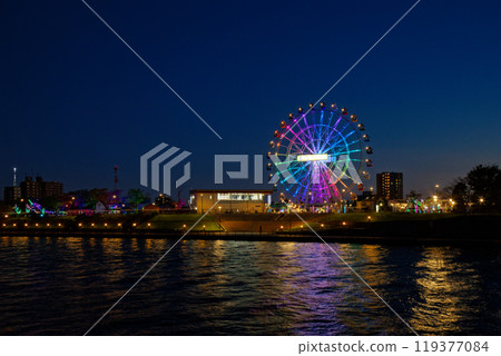 Arakawa Amusement Park's Ferris wheel and the scenery reflected in the Sumida River, night view, illuminated Arakawa Amusement Park's Ferris wheel and the scenery reflected in the Sumida River, night view, illuminated 119377084