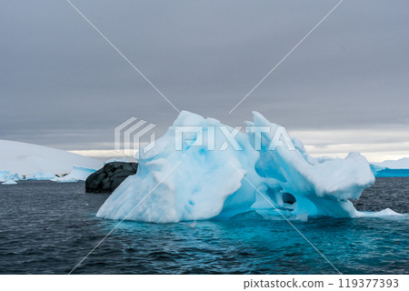 A Patch of Antarctic ice 119377393