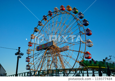 The Ferris wheel and Family Coaster at Arakawa Amusement Park at dusk The Ferris wheel and Family Coaster at Arakawa Amusement Park at dusk 119377484