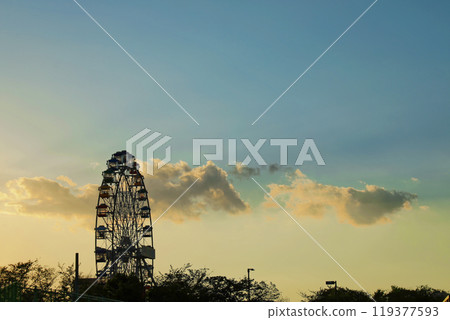 Arakawa Amusement Park's Ferris wheel at dusk and white clouds in the blue sky Arakawa Amusement Park's Ferris wheel at dusk and white clouds in the blue sky 119377593