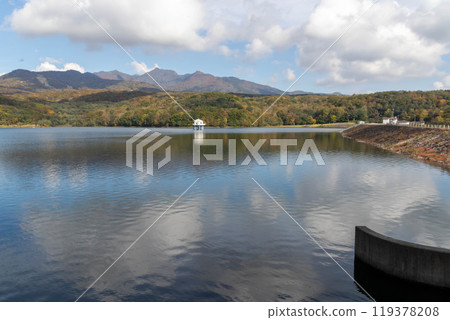 Lake Tamahara in autumn, Numata City, Gunma Prefecture Lake Tamahara in autumn, Numata City, Gunma Prefecture 119378208