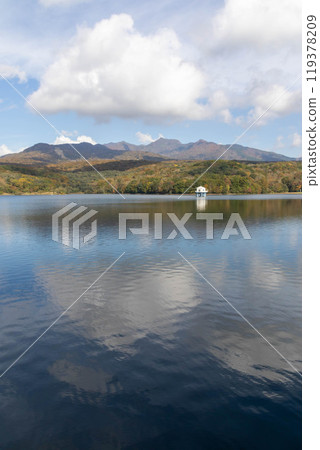 Lake Tamahara in autumn, Numata City, Gunma Prefecture 119378209