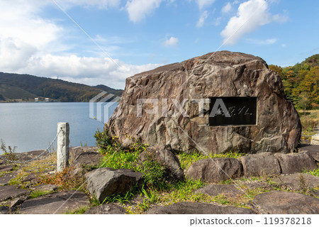 群馬縣沼田市秋季的坦原湖 119378218