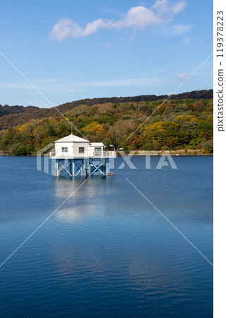 Lake Tamahara in autumn, Numata City, Gunma Prefecture 119378223