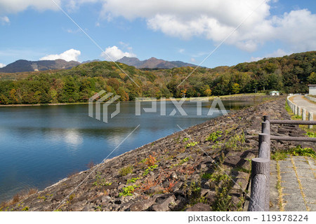Lake Tamahara in autumn, Numata City, Gunma Prefecture 119378224