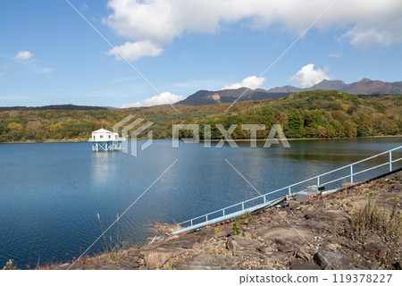 Lake Tamahara in autumn, Numata City, Gunma Prefecture Lake Tamahara in autumn, Numata City, Gunma Prefecture 119378227
