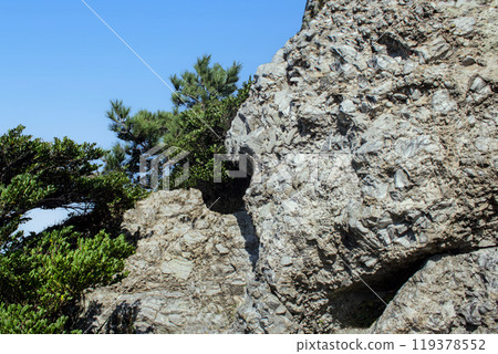 Obsidian cliffs exposed on the surface of Himeshima Island, Oita Prefecture Obsidian cliffs exposed on the surface of Himeshima Island, Oita Prefecture 119378552