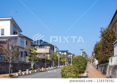 新住宅區的房屋和藍天 119378592