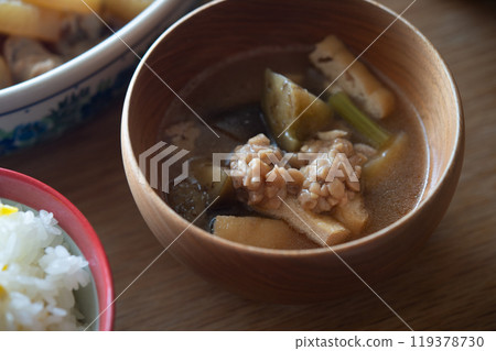Natto miso soup (Komatsuna, fried tofu, eggplant, crushed natto) Natto miso soup (Komatsuna, fried tofu, eggplant, crushed natto) 119378730