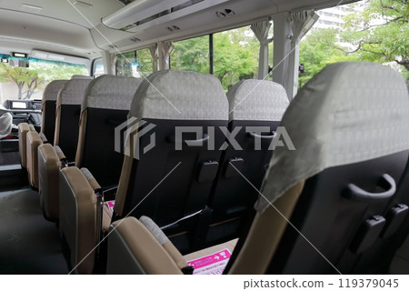 在迷你巴士的車內 在迷你巴士的車內 119379045
