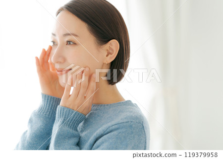 Skin-care woman in her 30's Skin-care woman in her 30's 119379958