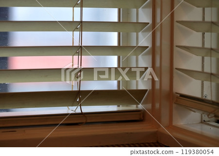 blind blind 119380054