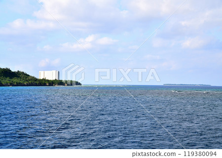 瀨底島/瀨底海灘地區，眺望水納島（沖繩縣本部町） [2024.10] 119380094