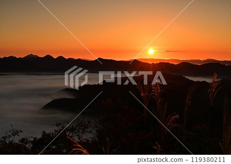 Sea of clouds from the ruins of Tanba Takami Castle 119380211