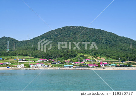[Korea / South Jeolla Province] 1004 Islands in Shinan County - Maehwado Island seen from the sea 119380757