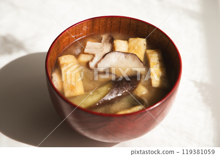 香菇茄子炸豆腐味噌湯 香菇茄子炸豆腐味噌湯 119381059