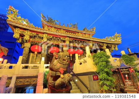 [Kanagawa Prefecture] Night view of Yokohama Kanteibyo Temple (Yokohama Chinatown) 119381548