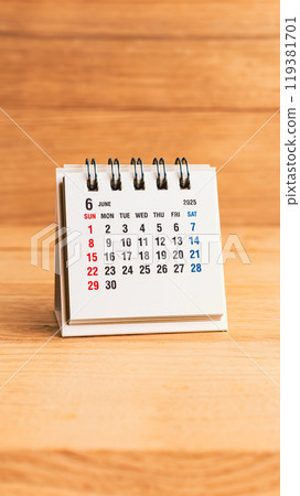 2025 年 6 月木紋背景日曆 119381701
