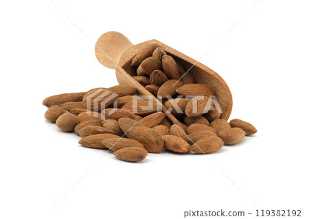 Wooden scoop overflowing with almonds isolated on white background 119382192