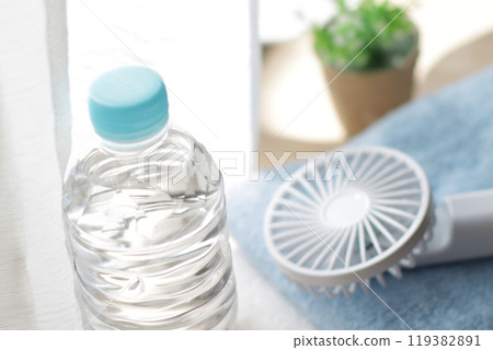 Image of a group of heat stroke prevention goods 119382891